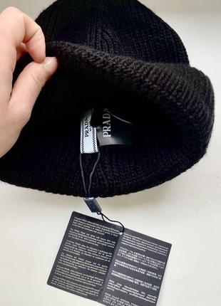Шапка prada premium черная с металлическим лого и всеми бирками2 фото