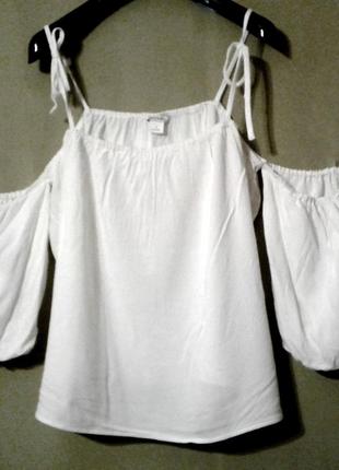 Біла блуза monki з відкритими плечима вільний крій3 фото