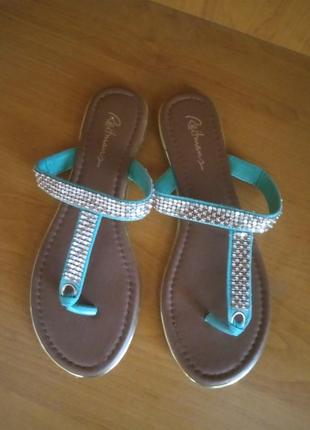 Шльопанці бренду reitmans