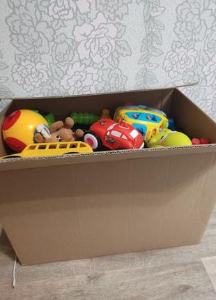 Огромная коробка игрушек для мальчика от года и старше2 фото