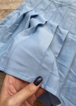 Трендовая юбка плиссе в складку голубая короткая shein теннисная4 фото