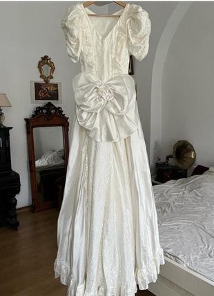Винтажное свадебное платье от pronuptia de paris. англия белый жемчуга бант объемная слои