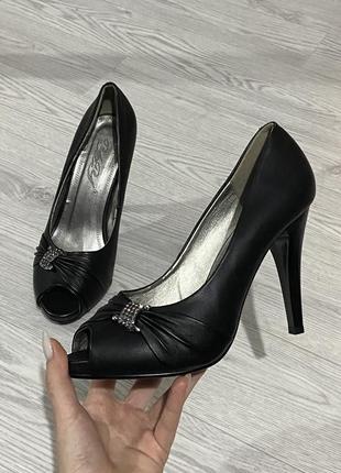 Распродажа! женские кожаные босоножки на каблуке garti черные