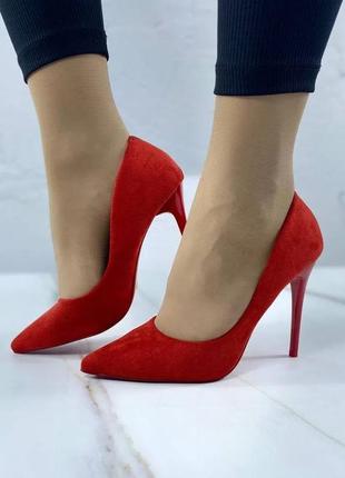 Жіночі туфлі на шпильці