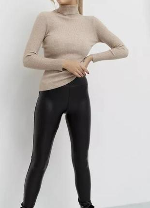 Жіночий гольф у рубчик