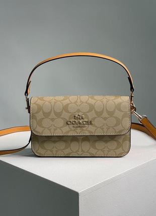 Сумка coach brynn flap crossbody in signature canvas beige