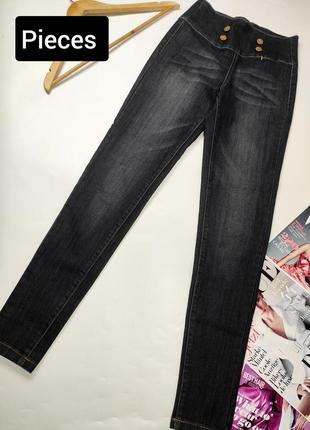 Джинси жіночі скінні темно синього кольору з високою посадкою від бренду pieces xs s