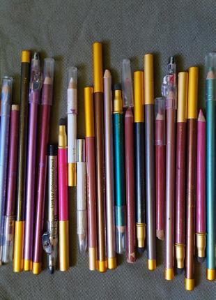 Олівці для губ і очей