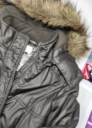 Куртка жіноча пуховик подовжена коричневого кольору з капюшоном від бренду street one s m4 фото