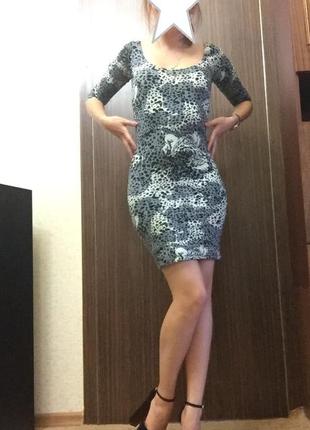 Леопардовое обтягивающее платье с открытой спиной1 фото