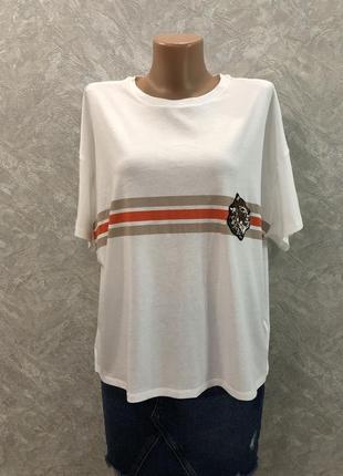 Футболка оверсайз с нашивкой