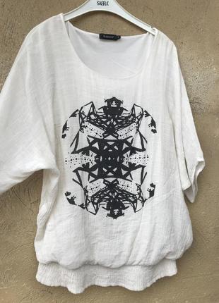 Красива блузка з орнаментом