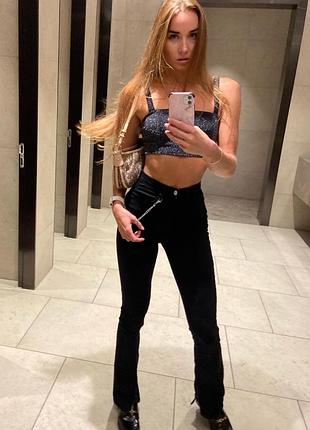 Джинсы с разрезами bershka