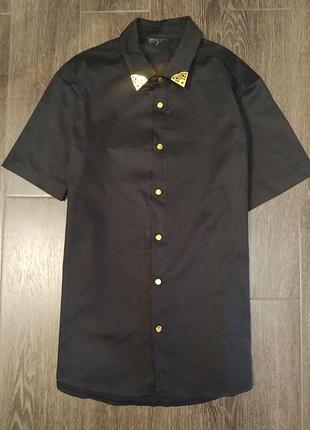 Стильная черная тенниска