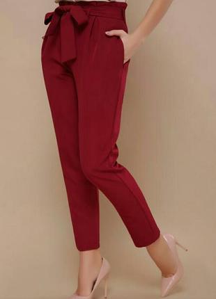 Бордовые брюки на резинке с высокой посадкой цвета марсала брюки с бантом с поясом карго9 фото