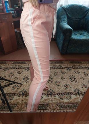 Прогулочные штаны новые с лампасами с биркой2 фото