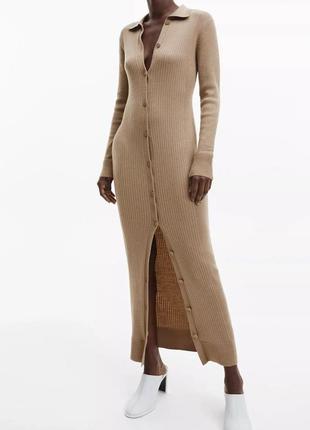 Трикотажне довге плаття в рубчик тепле коричневе зимове осіннє primark оригінал на гудзиках з декольте з коміром нижче колін сукня