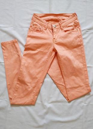 Персиковые джинсы для девочек