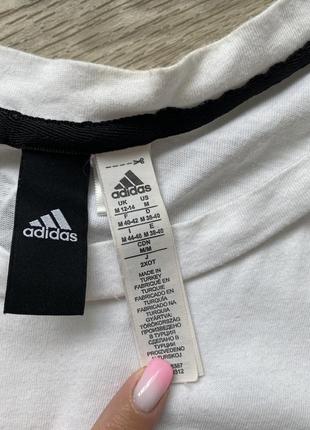 Стильная белоснежная футболка с портным принтом adidas 38/m4 фото