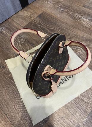 Сумка хорошего качества в стиле lv