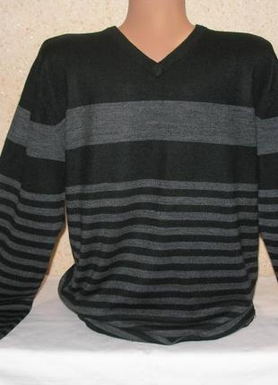 Мужской пуловер / свитер.