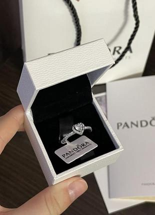 Каблочка pandora «блестящее сердце».