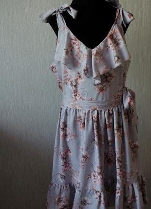 Нереально красиве вишукане плаття на бретельках в квітковий принт