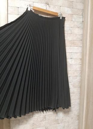 Плисированная юбка из плотной ткани3 фото