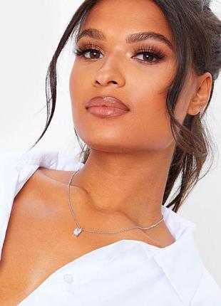 Ланцюжок із прозорим квадратним кулоном prettylittlething сріблястий