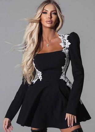 Платье с кружевом