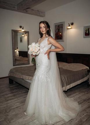 Изысканное свадебное платье со шлейфом айвори р. s-m1 фото