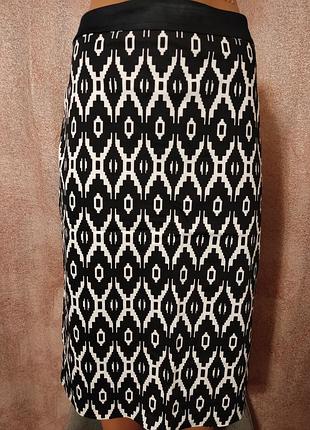 Красива стильна юбка