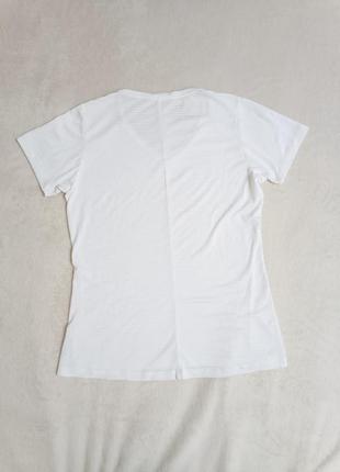 Жіноча спортивна футболка білого кольору4 фото