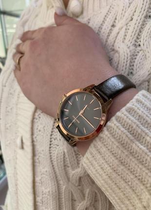 Женские часы naviforce beauty, классические , круглые, с кожанным черным ремешком, япония, d c3 фото