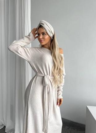 Ніжна тепла сукня
