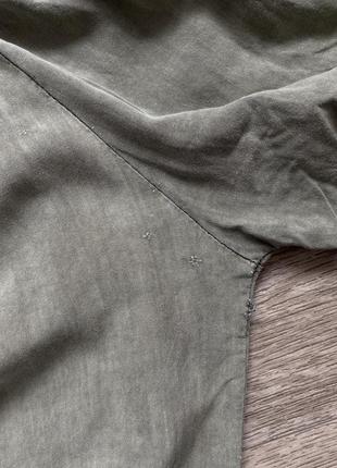 Стильное платье туника с разрезами по бокам из вискозы хаки10 фото