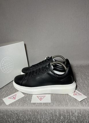 Чоловічі шкіряні оригінальні кросівки guess