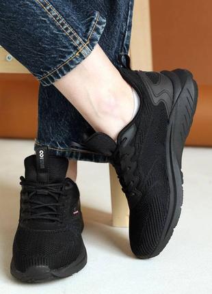 Кросівки жіночі чорні4 фото