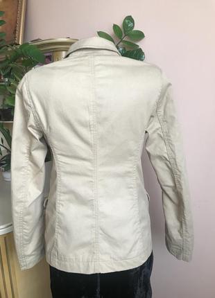 Фирменный котоновый пиджак, жакет от peak performance s швеция песочного цвета3 фото