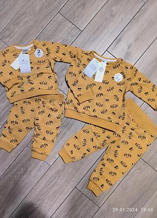 Новый костюм трикотажный костюмчик