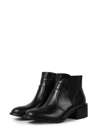 Женские демисезонные кожаные ботинки черные