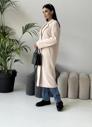 Жіноче утеплене демісезонне довге кашемірове пальто молочного кольору4 фото