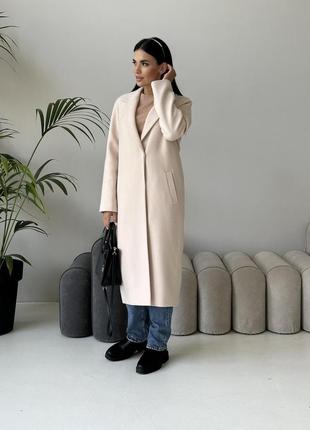 Жіноче утеплене демісезонне довге кашемірове пальто молочного кольору3 фото