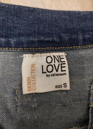 Стильная джинсовая курточка с нашивками one love6 фото