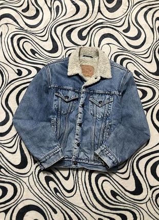 Джинсовая куртка шерпа levis