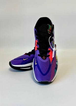 Мужские кроссовки фиолетовые с красным в стиле nike kyrie low 5 jewell loyd” multi7 фото