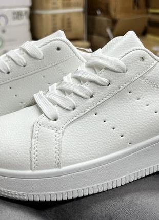 Кроссовки, в наличии 40р.-25,5 см