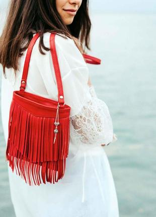 Шкіряна жіноча сумка з бахромою міні-кроссбоді fleco червона7 фото