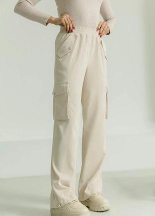 Штаны женские вельветовые прямые с накладными карманами бежевые4 фото