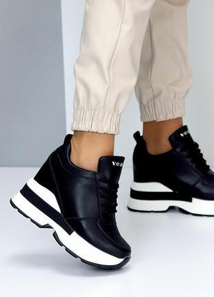 Снікерси жіночі кросівки екошкіра чорний та білий